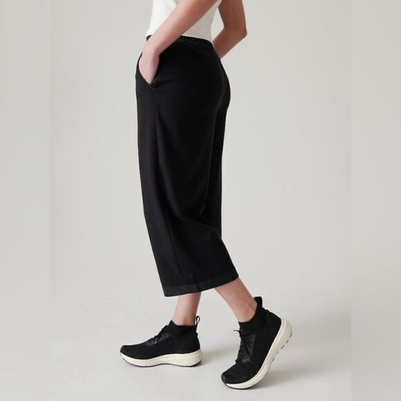Athleta Triumph Hybrid Wide Crop - Picture 3 of 9
